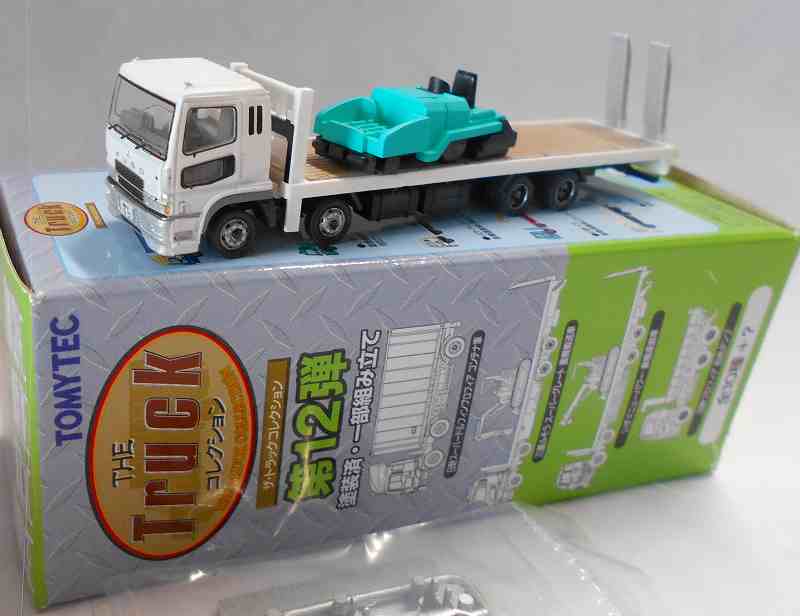 重機運搬車(アスファルトフィニッシャー)三菱ふそうスーパーグレート / 白 1/150