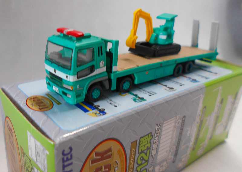 警視庁重機搬送車(油圧ショベル)三菱ふそうスーパーグレート / 緑 1/150