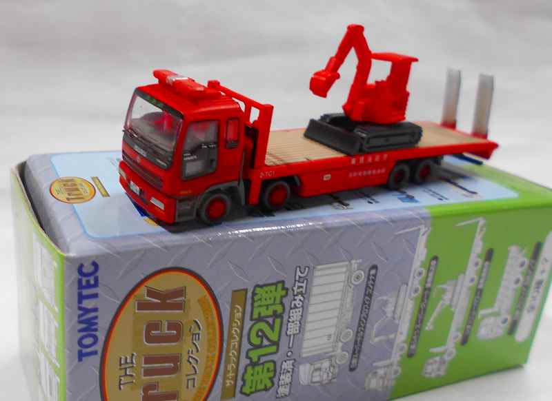 消防庁 重機搬送車(油圧ショベル)いすゞギガ 1/150
