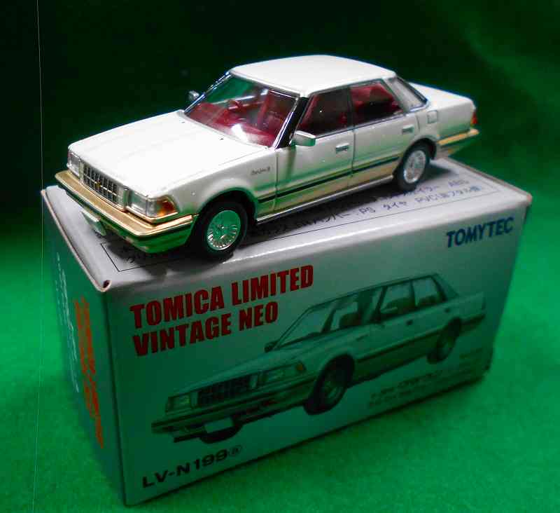 トヨタ クラウン HT3.0 ロイヤルサルーンG 85年式 Lv-n119a