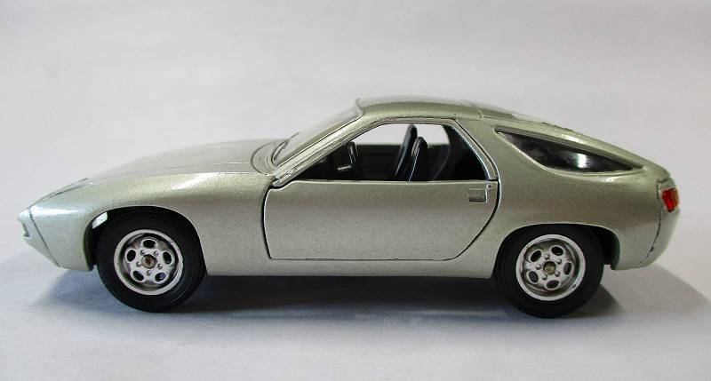 買取品! ポルシェ 928 フランス・Solido社 箱無し